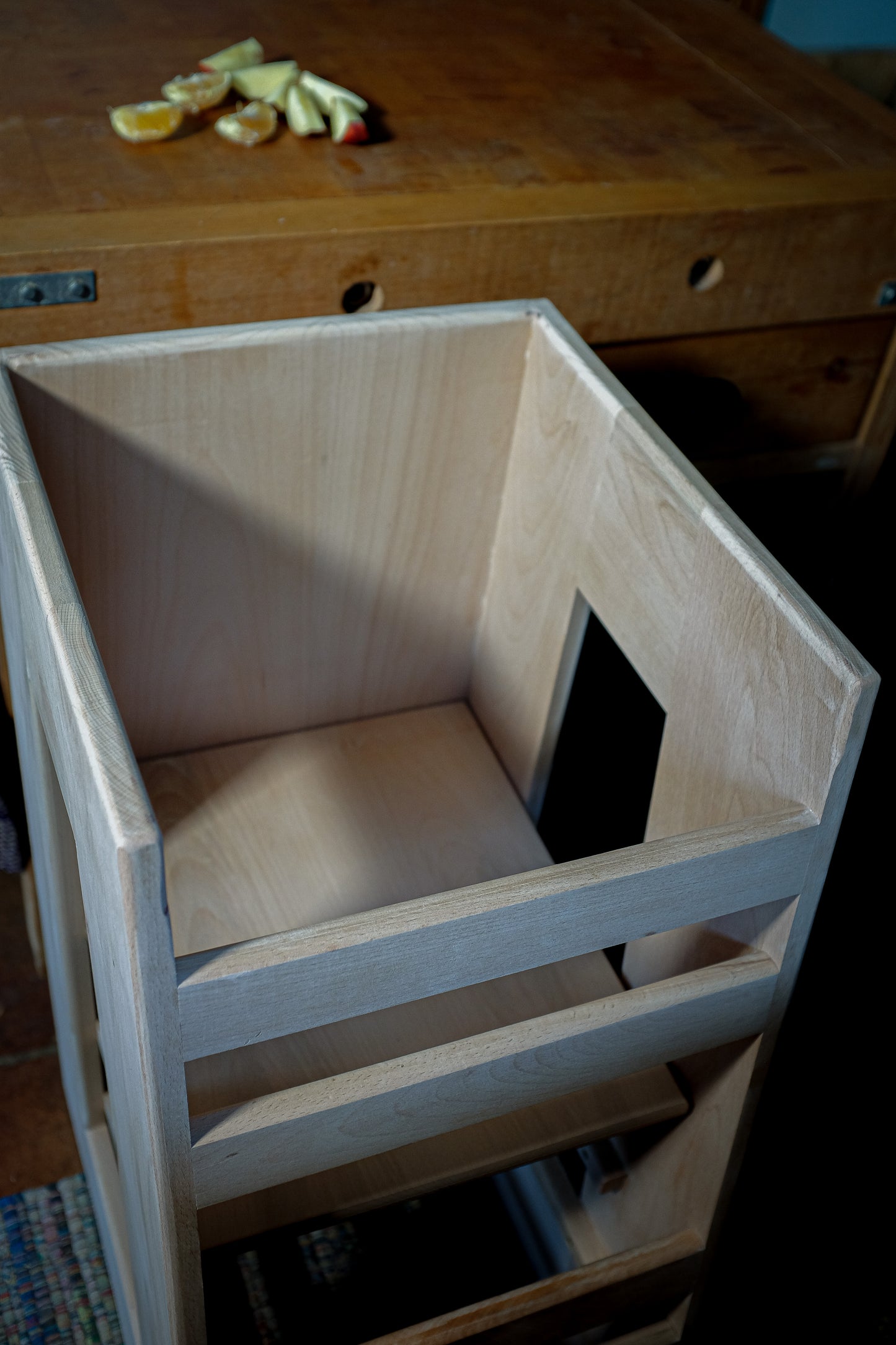 Montessori toddler tower step | Sous-chef stool | Learning Tower | Kitchen Helper | Beech hardwood.