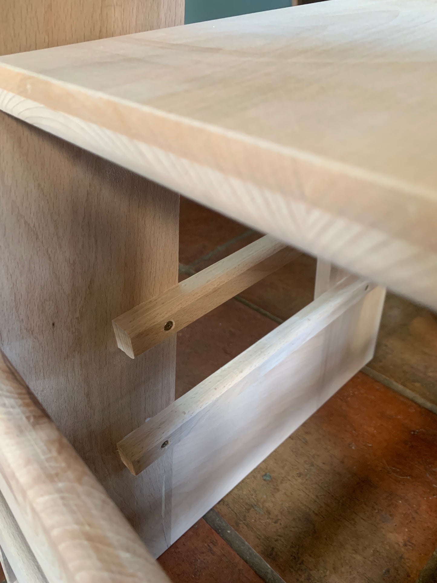 Montessori toddler tower step | Sous-chef stool | Learning Tower | Kitchen Helper | Beech hardwood.
